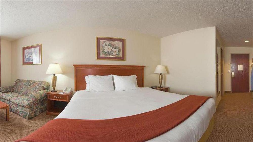 Baymont By Wyndham Chelsea Hotel Екстериор снимка