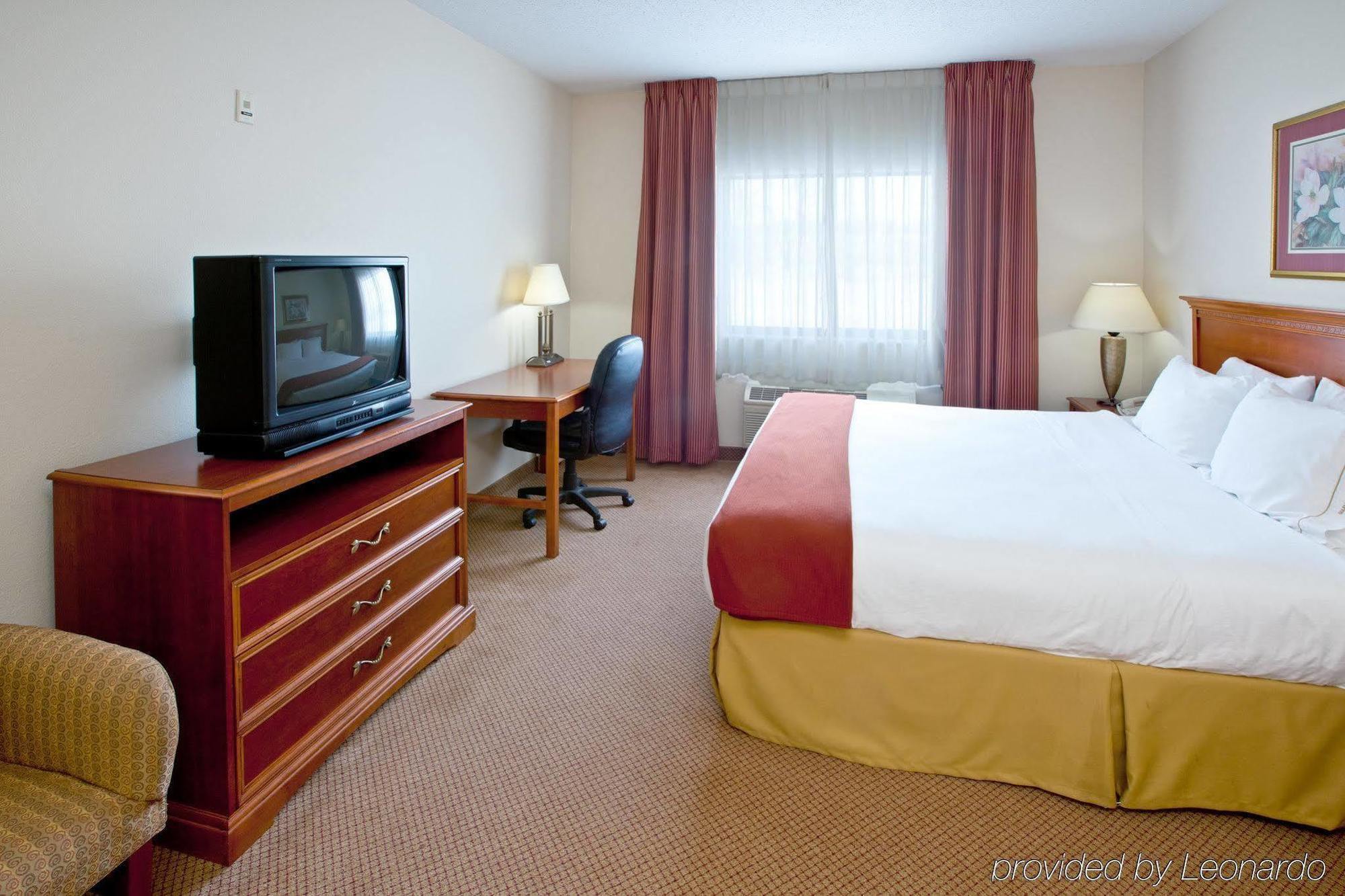 Baymont By Wyndham Chelsea Hotel Екстериор снимка