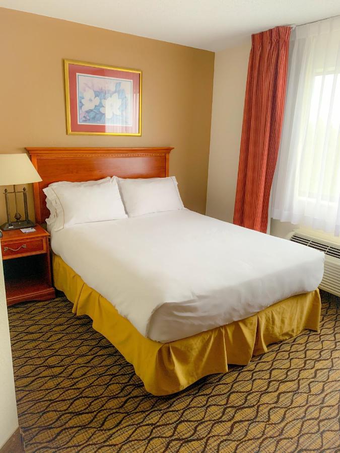 Baymont By Wyndham Chelsea Hotel Екстериор снимка